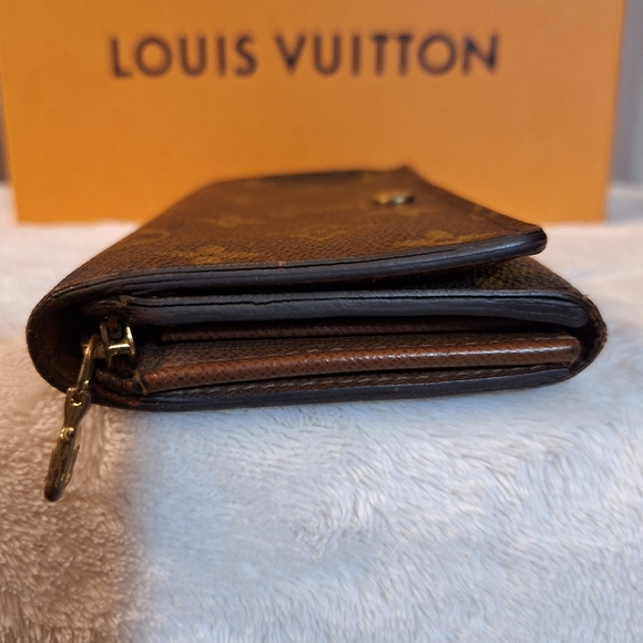 Louis Vuitton Porte Monnaie Tresor Wallet - Picture 7 of 17